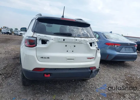 2019 Jeep Compass Trailhawk 4X4 z USA, uszkodzony, nr VIN 3C4NJDDB3KT760631